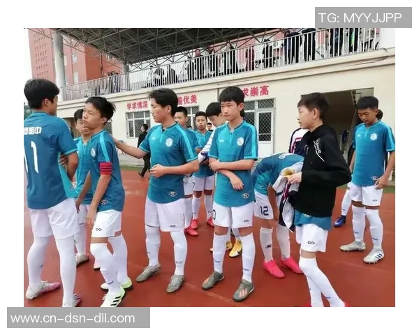 西安足球俱乐部奋力拼搏新赛季展现青春风采与团队精神